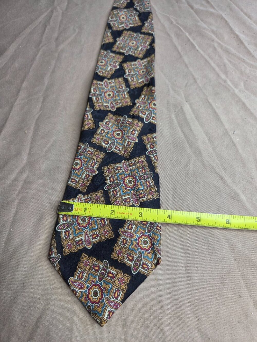 RARE Vintage Burberry London 100% Silk Black Paisley Medallion Neck Tie - Picture 7 of 7